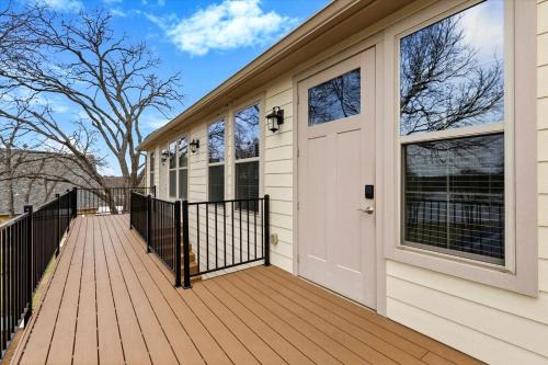 Lakeview Game Loft Retreat with Private Beach Access near Little Elm Beach, Little Elm, Texas