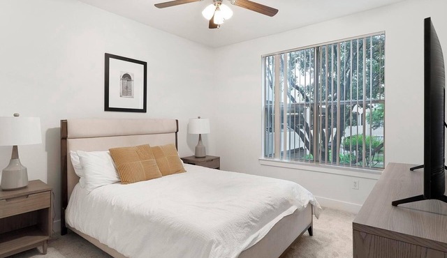 Landing | Beautiful 1BD, Courtyard, Gym