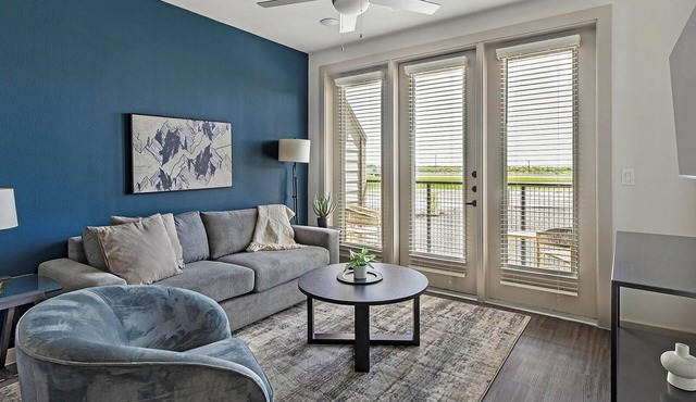 Landing | Beautiful 1BD, Pool, Gym