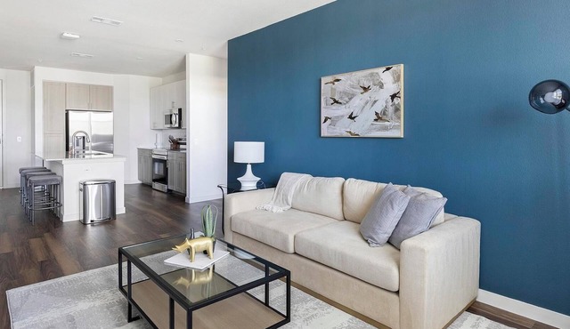 Landing | Beautiful 2BD, Clubhouse, Pool