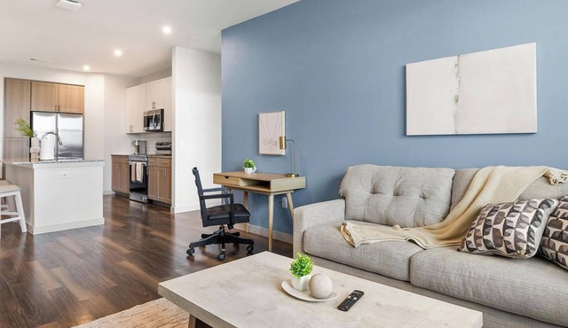 Landing | Beautiful 2BD, Clubhouse, Gym