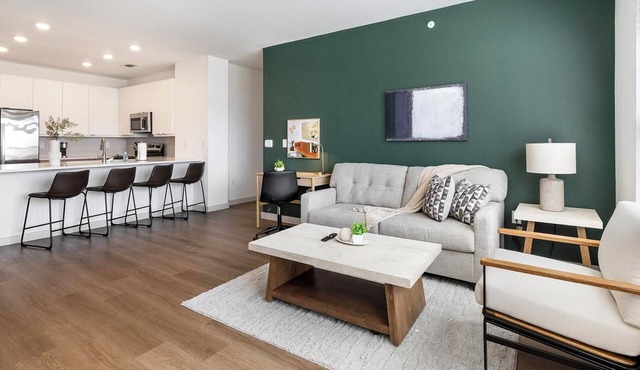 Landing | Beautiful 3BD, Gym, Courtyard