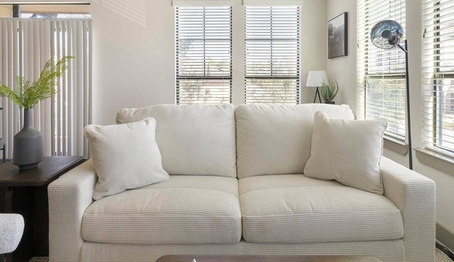 Landing | Chic 1BD, Gym, Clubhouse