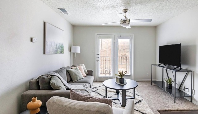 Landing | Chic 1BD, Gym, Courtyard