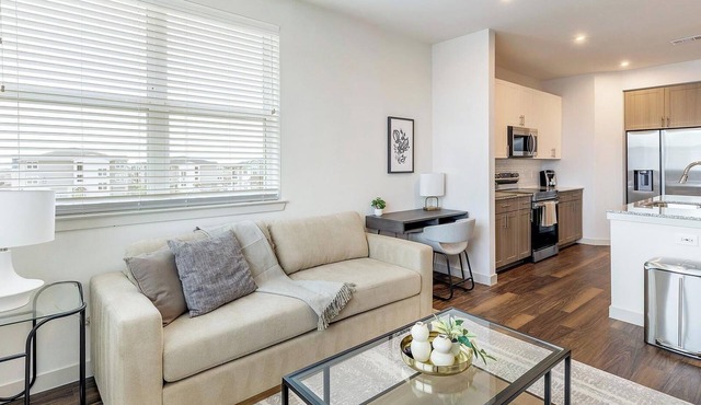 Landing | Chic 1BD, Gym, Pool