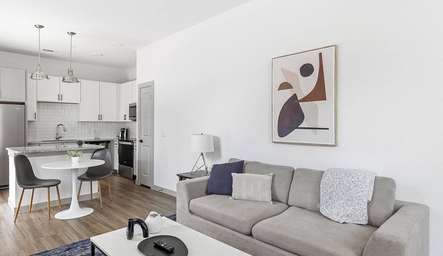 Landing | Chic 1BD, Pool, Clubhouse