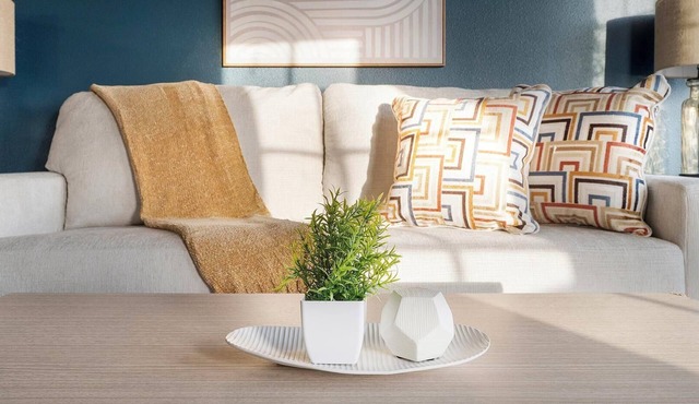 Landing | Chic 1BD, Pool, Gym