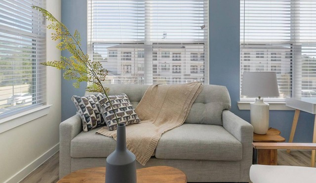 Landing | Chic 2BD, Pool, Clubhouse