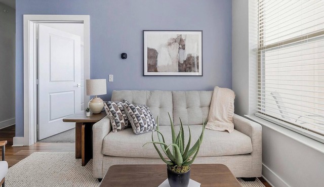Landing | Chic 2BD, Yoga Studio, Pool