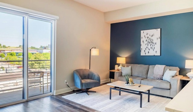 Landing | Modern 1BD, Gym, Rooftop Lounge