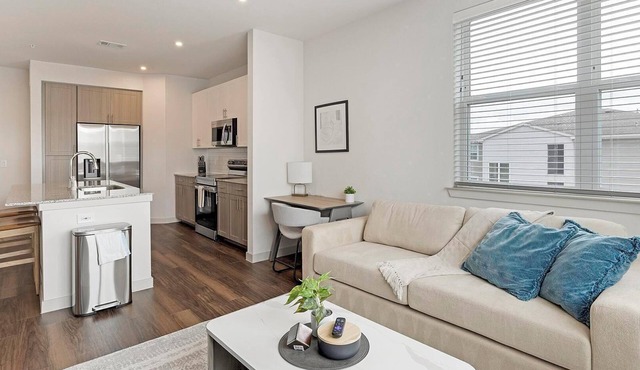 Landing | Modern 1BD, Pool, Gym