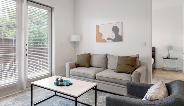 Landing | Modern 2BD, Pool, Gym
