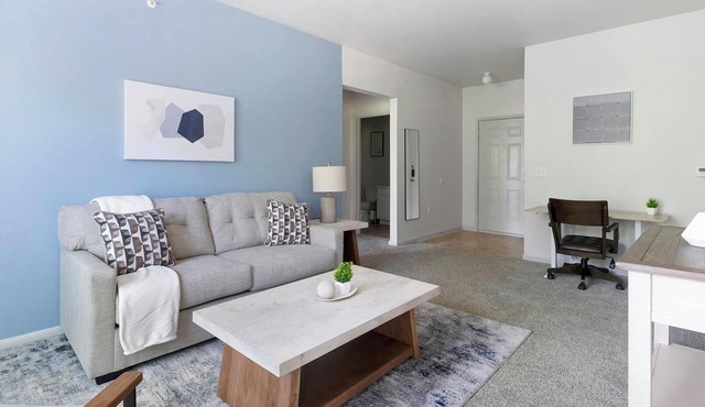 Landing | Modern 2BD, Pool, Gym