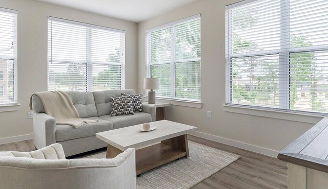 Landing | Stylish 2BD, Pool, Clubhouse