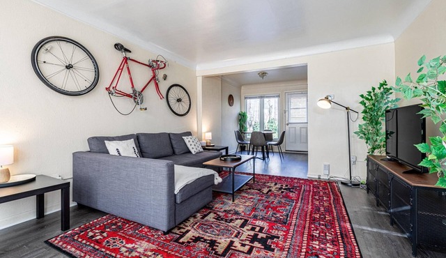 Large 4BR Stadium Getaway, Walk to the Big House!