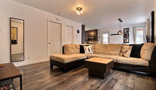 Large bright accommodation close to old Quebec