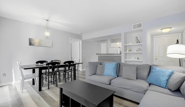 Large Modern 2 Bed/2 Bath -7 min DT in Central ATX