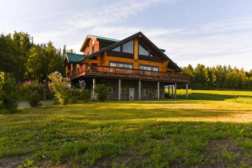Legacy Mountain Lodge on 40-Acre Ranch w/Views!