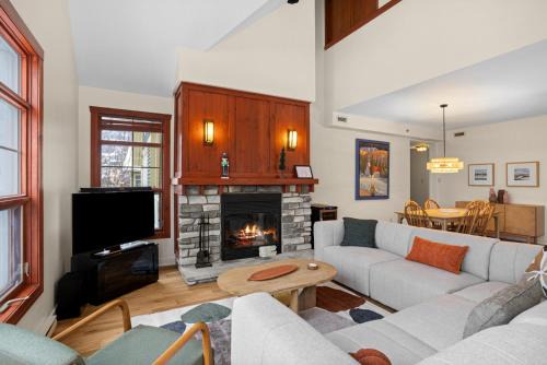 Les Eaux 3BR, Sauna, Fireplace and Jacuzzi Access