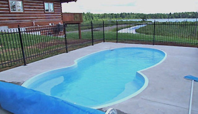 Log Home On Private Lake With 300 Acres, 8 Km Of Nature Trails And Inground Pool
