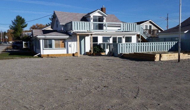 Long term only - 2BDR Beachfront Cottage - with Hot Tub, Free WiFi, and Parking