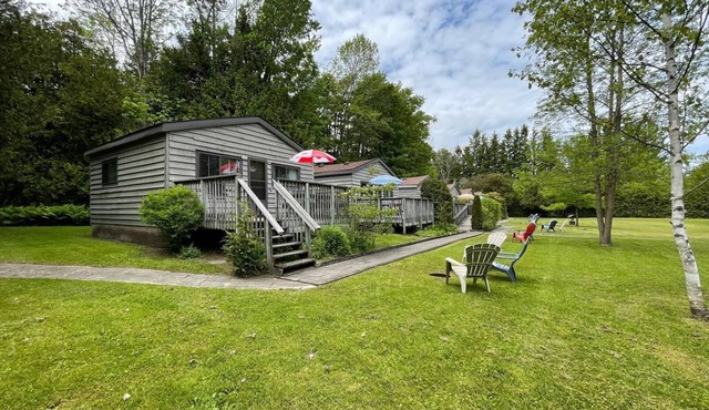 Loon-Cedar Garden Cozy Cottage #4 for a relaxing retreat