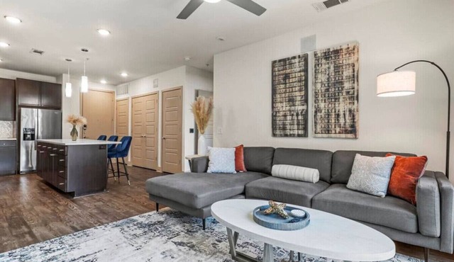 Luxe 2BR/2BA Apt - FIFA Stadium, Pool, Gym, Parking