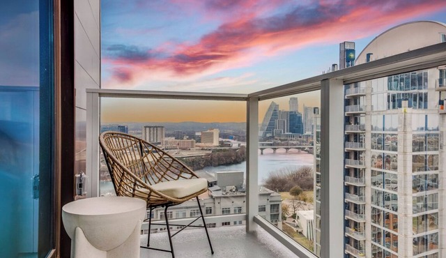 Luxe Downtown Austin Condo | 1BR Suite | Natiivo