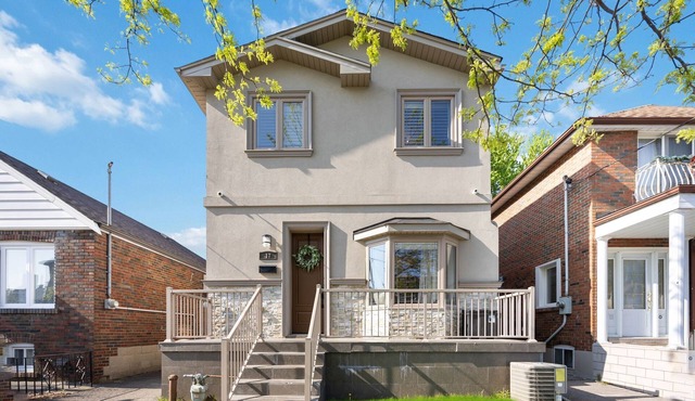 Luxurious 5BR-4WR Home in Downtown Toronto – Modern, Spacious & Cozy Retreat!