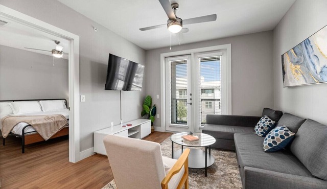 Luxurious and Modern 1BR Apt with Pool & Gym