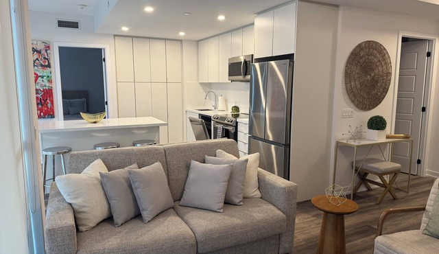 Luxurious Friday Harbour Condo