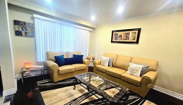 Luxurious house at central location close to hiking trails and all amenities.