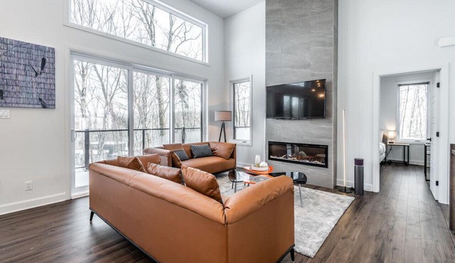 Luxurious Villa Tremblant 4 Bdrs w/Hot Tub B5
