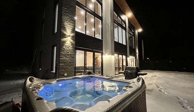 Luxurious waterfront cottage