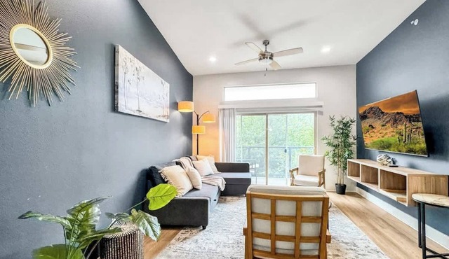 Luxury 3BD | Deep Ellum | Parking | Pool+Gym