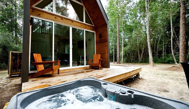 Luxury Cabin with Private Hot Tub - Cueta, Montgomery, TX