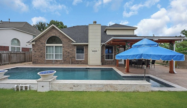 Luxury Dream Home with Pool and Surround Sound System. Close to Splash pad, etc.