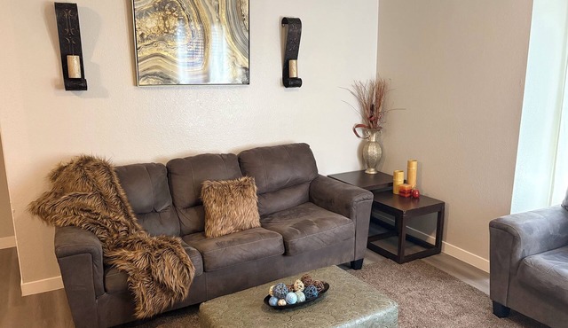 Luxury Escape Located 15 Minutes from AT&T Stadium two-minute from Parks Mall.