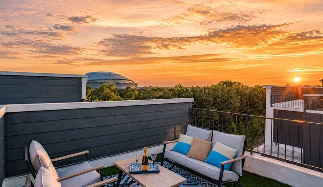 Luxury Home w/Parking | Walk to AT&T Stadium
