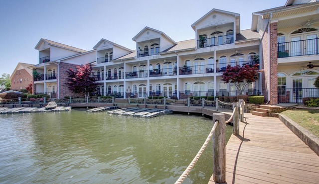 Luxury LAKEFRONT Condo with Boat Slip and 1-Car Garage! Min 30 Day Rental