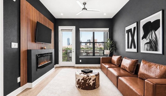 Luxury Penthouse w/Balcony Downtown Dallas Skyline Views Gym Free Parking