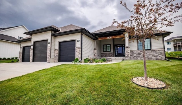 Luxury Retreat- Modern 5BR Ranch in Bennington