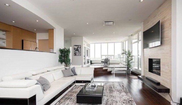 Luxury Riverview Penthouse Condo | 2 Bed | 2 Bath |
