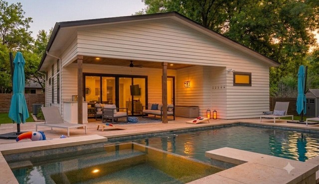Luxury South Lamar Oasis | Pool, Spa & Fire Pit
