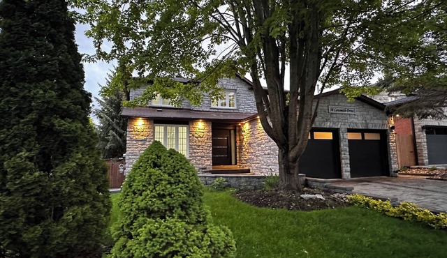 Luxury & Spacious 5BR Modern Villa | Stylish Stay Near Toronto