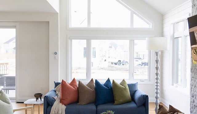 Luxury Stillwater Retreat: Steps to Blue Mountain Village, Ski Lifts & Beach