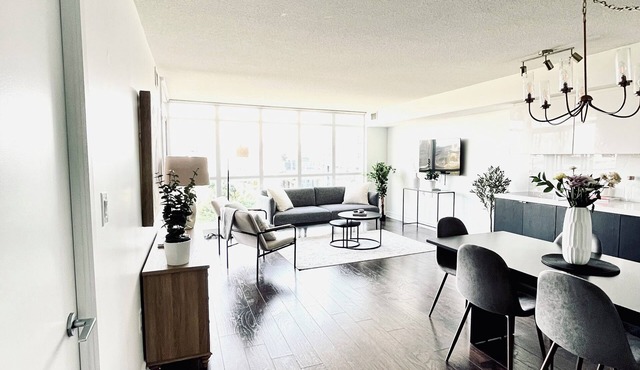 Luxury Toronto Condo by CN Tower