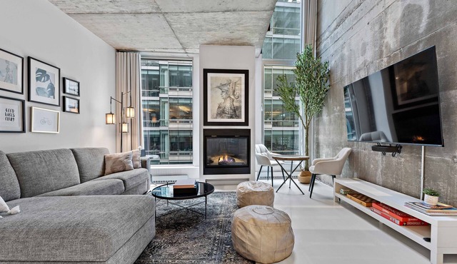 Luxury Two-level Loft, Gym, UG Parking, Perfect Location