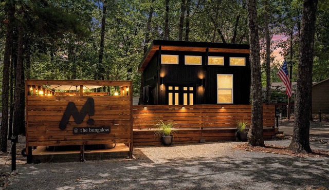 M at the bungalow - Lake Access * Fire Pit * Hot Tub * Large Private Deck * Private Dog Park