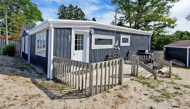 Main Beach River Retreat - Wasaga Beach 1 - Main Strip - 93 Mosley St